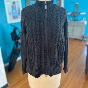 Beautiful sweater great for winter.